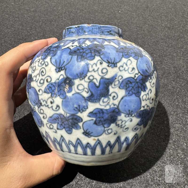 明万历 青花福禄万代纹瓜棱罐 - 图4